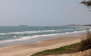 Hai đội người nhái lặn khảo sát hiện trạng tàu chìm tại Mũi Né