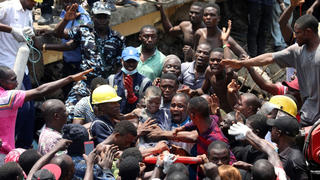 Sập trường học tại Nigeria: Nhiều trẻ em có thể bị thiệt mạng và mắc kẹt bên trong