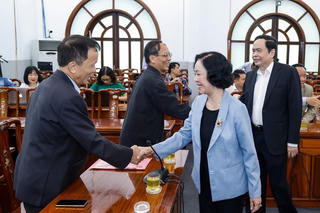 Làm cho ý Đảng hợp với lòng dân