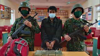 Bắt đối tượng vận chuyển 8 bánh heroin từ Lào về Nghệ An