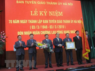 Ban Tuyên giáo Thành ủy Hà Nội đón nhận Huân chương Lao động hạng Nhất