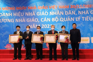 7 nhà giáo được phong tặng danh hiệu Nhà giáo Nhân dân