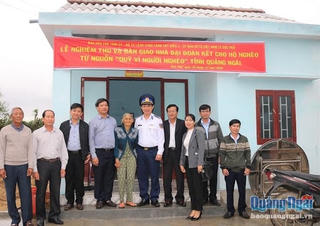Quảng Ngãi: Bàn giao nhà Đại đoàn kết cho hộ nghèo tại Đức Phổ