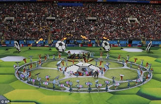 Lễ khai mạc VCK World Cup 2018 diễn ra sôi động và sâu lắng