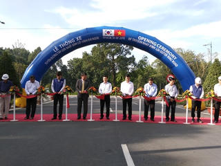 Thông xe đường dẫn vào sân bay Tân Sơn Nhất