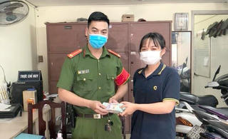 Nữ sinh viên tốt bụng giao gần 200 triệu đồng nhặt được cho công an