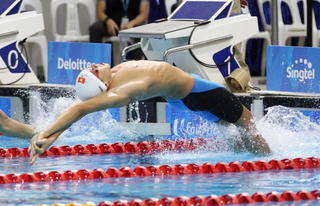 Trần Duy Khôi phá KLQG 200m bơi ngửa