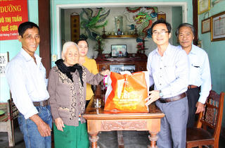 MTTQ tỉnh Quảng Nam thăm, chúc Tết Mẹ Việt Nam anh hùng và xã kết nghĩa
