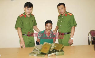 Bắt đối tượng vận chuyển 21 bánh heroin