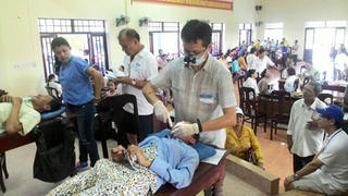 Hơn 1.200 người dân được khám chữa bệnh, phát thuốc miễn phí