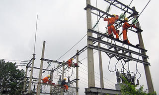 Gần 400 tỷ đồng nâng cấp mạng lưới điện các xã NTM