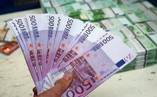 Hàng triệu euro tiền giả trong hồ chứa nước