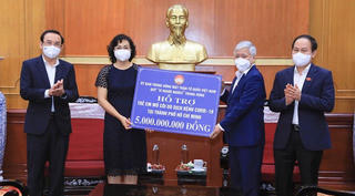 Mặt trận Trung ương trao 5 tỷ đồng hỗ trợ trẻ em mồ côi do dịch Covid-19 tại TP HCM