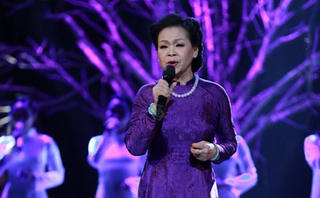 Danh ca Khánh Ly tái ngộ khán giả Hà Nội