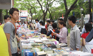 Sách mới vào mùa hội