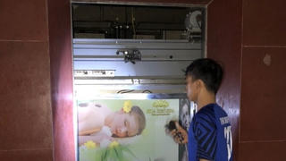 Thanh Hóa: Giải cứu 2 phụ nữ mắc kẹt trong thang máy 