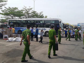 Bàn giao thi thể hành khách chết bất thường trên xe cho gia đình