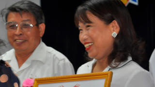 Nặng gánh hai vai