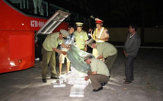 Bắt nhiều xe chở hàng lậu lên Đắk Lắk
