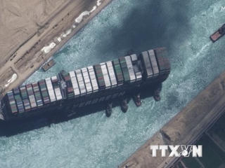 Tòa án Ai Cập ra phán quyết tiếp tục giữ tàu container Ever Given