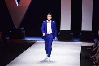 Tranh cãi việc thủ môn Bùi Tiến Dũng làm quảng cáo 'kiếm thêm'