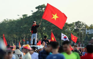 Người hâm mộ 'truyền lửa' cho thầy trò huấn luyện viên Park Hang Seo