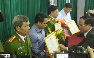 Khen thưởng Công an phá vụ cướp ngân hàng BIDV tại Huế