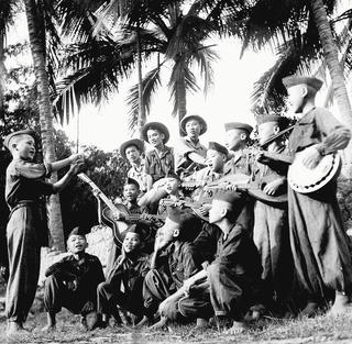 Tình nghệ sĩ trong kháng chiến