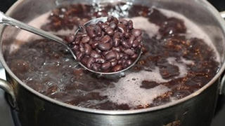 Bí quyết nấu chè đậu đen thơm ngon ngày nắng nóng