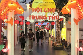 Vincom xác lập kỷ lục Đèn lồng cá chép lớn nhất Việt Nam