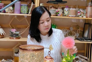 Người phụ nữ 'hô biến' rác thải thành 'kho báu' khiến vạn người mê