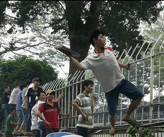 Khởi tố thêm 2 đối tượng chống người thi hành công vụ