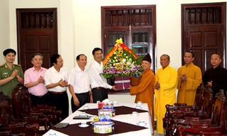 Bí thư Tỉnh ủy Quảng Ninh chúc mừng Đại lễ Phật đản 2016