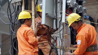 Chớm vào mùa nóng, lượng điện tiêu thụ đã tăng
