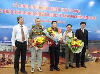 Tân Sơn Nhất đón hành khách thứ 25 triệu
