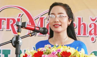 Nữ giám đốc dọa có clip 'nóng', tống tiền hiệu trưởng