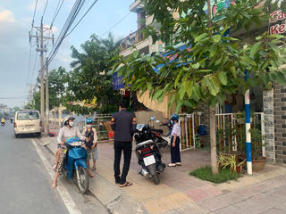 Thấp thỏm đưa con đến trường