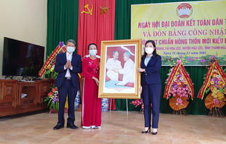 Thôn Hoa Trung ngày niềm vui nhân đôi