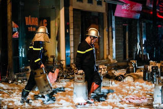 [VIDEO] Cháy lớn tại cửa hàng kinh doanh gas ở Đan Phượng, Hà Nội