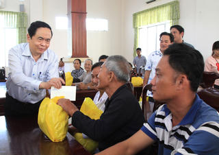 Chủ tịch Trần Thanh Mẫn trao nhà, tặng quà Tết tại TP Cần Thơ