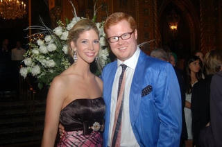 Bị đá, con trai tỷ phú đòi bạn gái trả nhẫn 5 tỷ