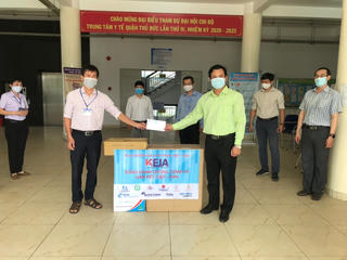 VKEIA thăm hỏi và hỗ trợ y, bác sỹ Trung tâm y tế quận Thủ Đức