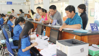 Bỏ chế độ viên chức suốt đời
