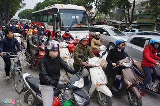 ẢNH: Đường Hà Nội kẹt cứng ngày đầu đi làm sau Tết