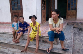 Học sinh làng biển trước ngày tựu trường