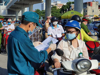 Hà Nội: Tạo điều kiện cho người dân ra/vào thành phố khám bệnh 