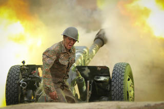 EU kêu gọi Armenia và Azerbaijan ngừng bắn