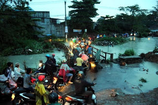 TP Biên Hòa ngập nặng sau cơn mưa lớn