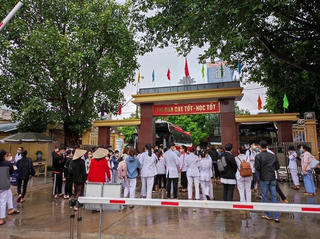 Huy động giảng viên, sinh viên Cao đẳng Y tế Thanh Hóa hỗ trợ dập dịch tại TX Bỉm Sơn