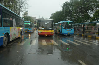 Đề xuất giảm hơn 50% tần suất các tuyến buýt kế cận Hà Nội do dịch Covid-19